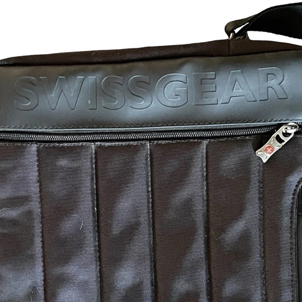 SwissGear Anthem Slimcase - Laptop carrying case - 17-inch - gray, black